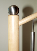 Säule mit Stahlkugel