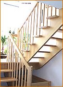 Aufgesattelte Wangen-Treppe