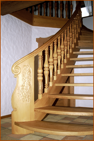 Balusterstil-Treppe geschnitzt