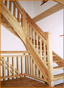 Treppe: Esche mit aufgesetztem Handlauf